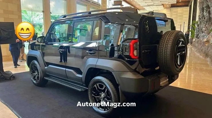 toyota-fj-cruiser-rear