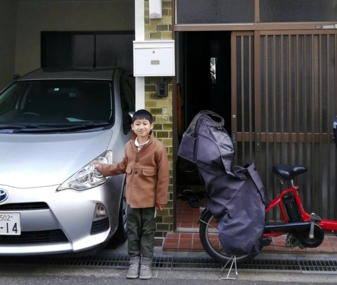 Mr. Sac's son in front of his house in Japan. Photo: An Phuong