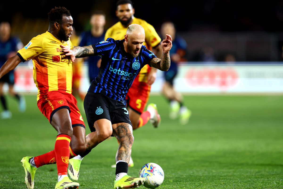 LECCE, ITALY - FEBRUARY 21: Lassana Coulibaly of US Lecce competes for the ball with Federico Dimarco of FC Internazionale during the Serie A match between US Lecce and FC Internazionale at Stadio Via del Mare on February 21, 2026 in Lecce, Italy. (Photo by Maurizio Lagana/Getty Images)