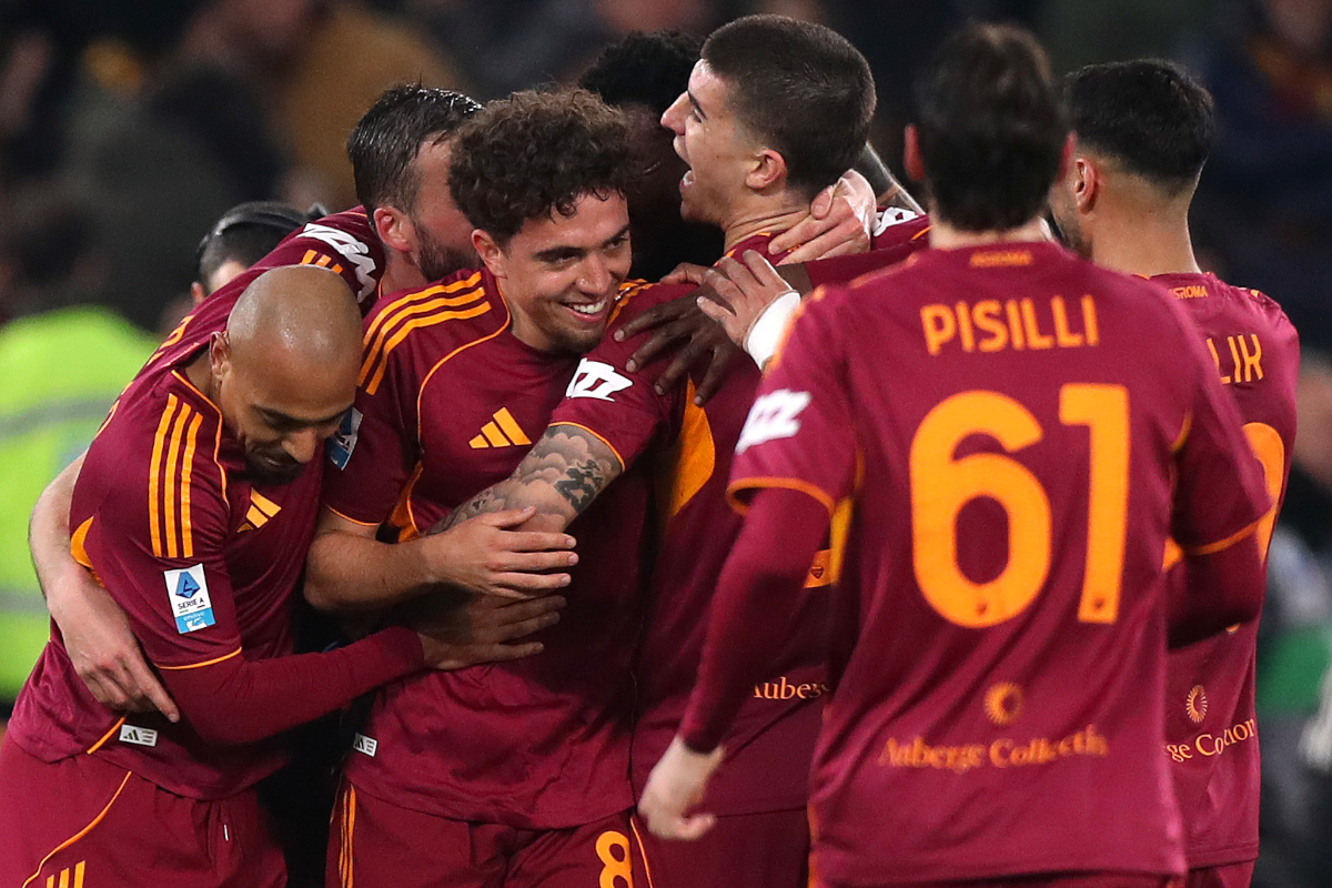 ROME, ITALY - FEBRUARY 22: Evan Ndicka with his teammates of AS Roma celebrates after scoring the team's second goal during the Serie A match between AS Roma and US Cremonese at Stadio Olimpico on February 22, 2026 in Rome, Italy. (Photo by Paolo Bruno/Getty Images)