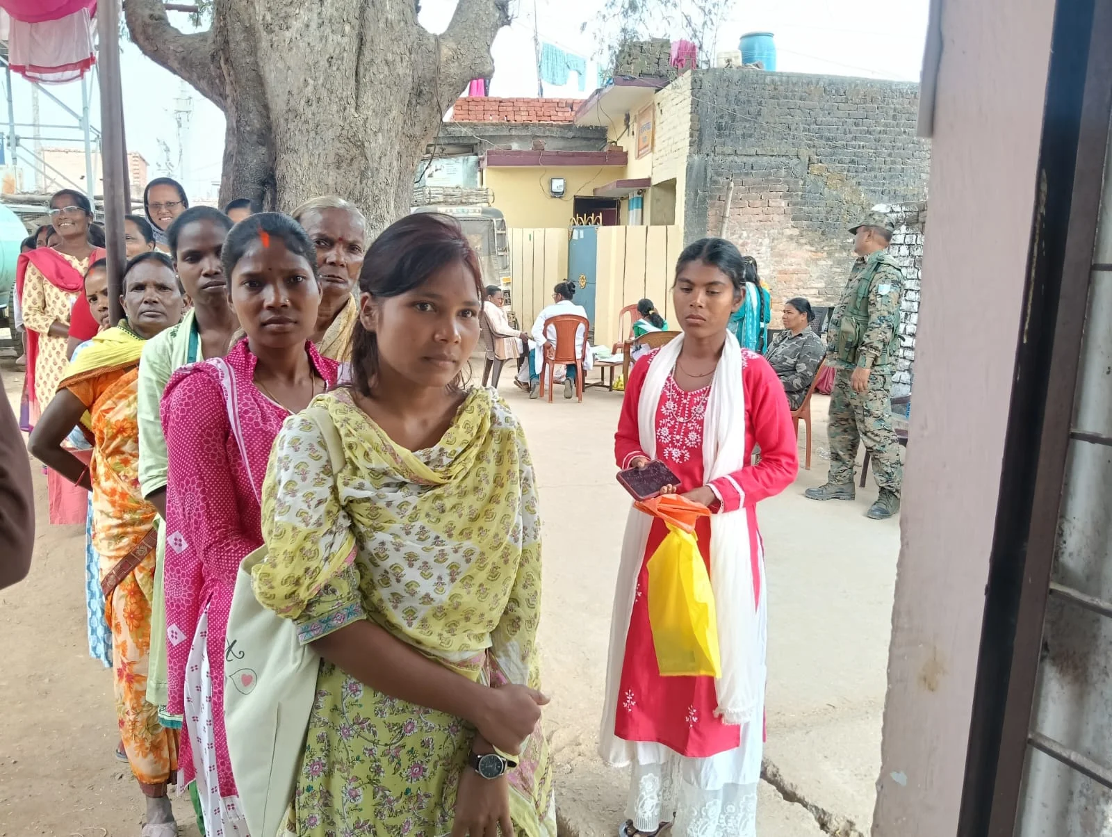 Voting for Lohardaga Municipal Council was first fast and then slow, 52.87% voting till 3 pm, Sukhdev Bhagat-Dheeraj Sahu cast 40 votes. 9 5