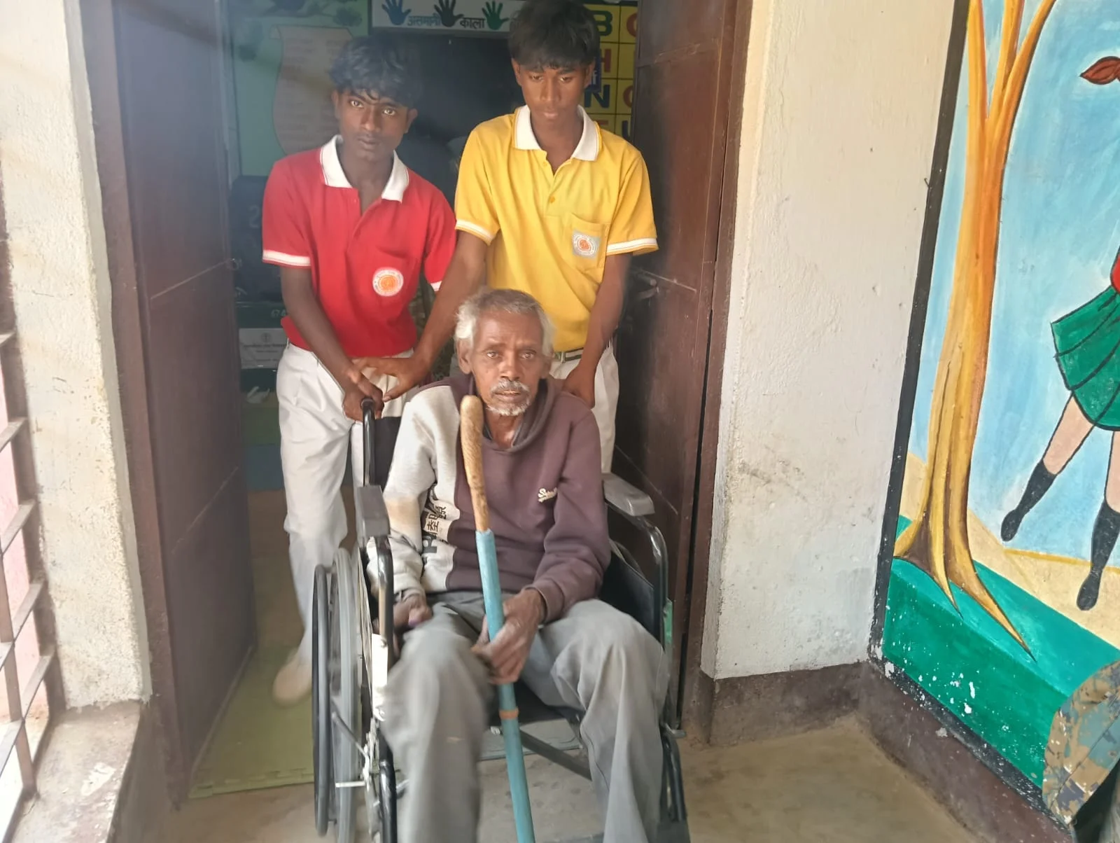 Voting for Lohardaga Municipal Council was first fast and then slow, 52.87% voting till 3 pm, Sukhdev Bhagat-Dheeraj Sahu cast 42 votes. 11 3