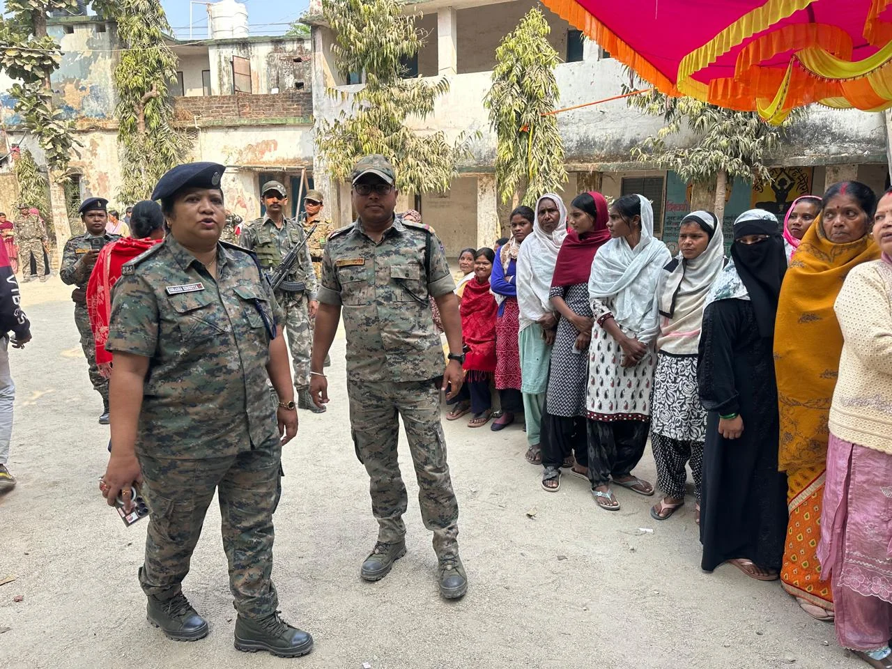 Voting for Lohardaga Municipal Council was first fast and then slow, 52.87% voting till 3 pm, Sukhdev Bhagat-Dheeraj Sahu cast 45 votes. 14 4