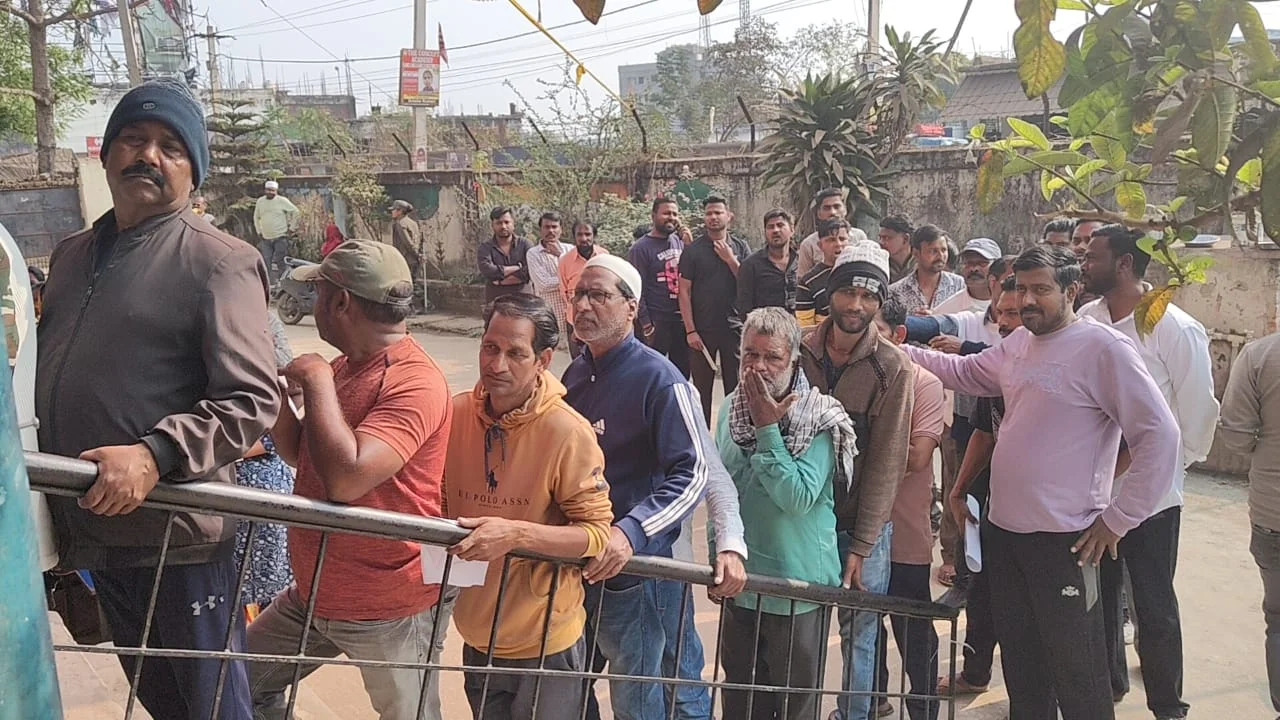 Voting for Lohardaga Municipal Council was first fast and then slow, 52.87% voting till 3 pm, Sukhdev Bhagat-Dheeraj Sahu cast 50 votes. 19