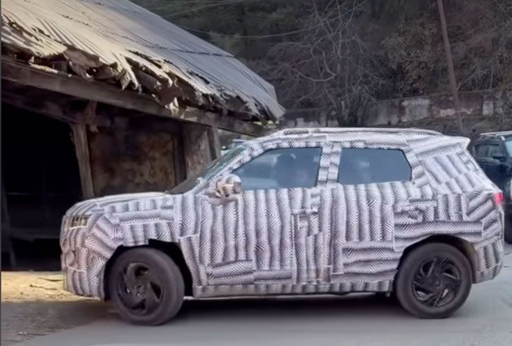 maruti suzuki brezza facelift spotted testing in india