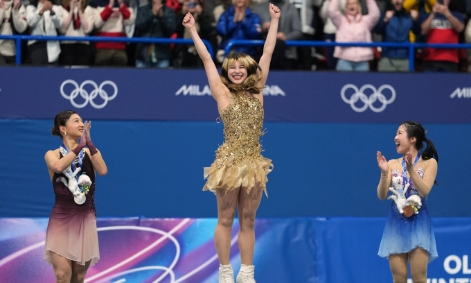 Alysa Liu (C) celebrates her gold medal in womens singles figure skating at the 2026 Winter Olympics. Photo by AP