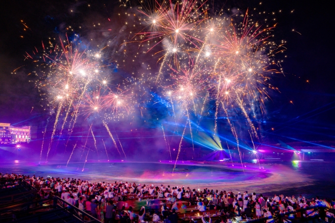 Nightly firework shows have become a specialty for tourists visiting Phu Quoc. Photo courtesy of Sun Group