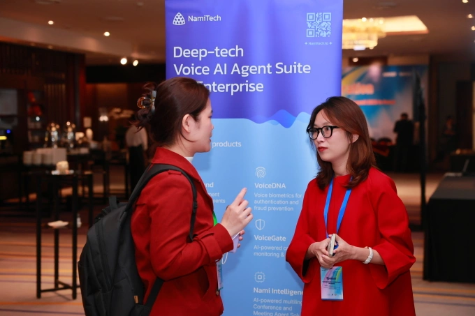 Attendee discussing after the event. Photo courtesy of NamiTech