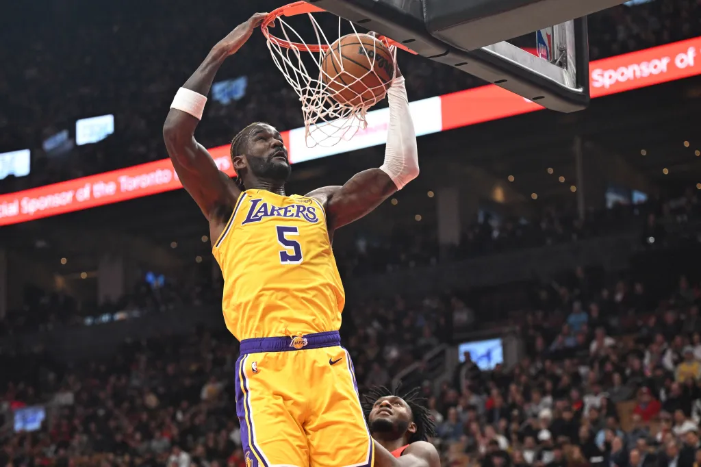 Lakers center Deandre Ayton