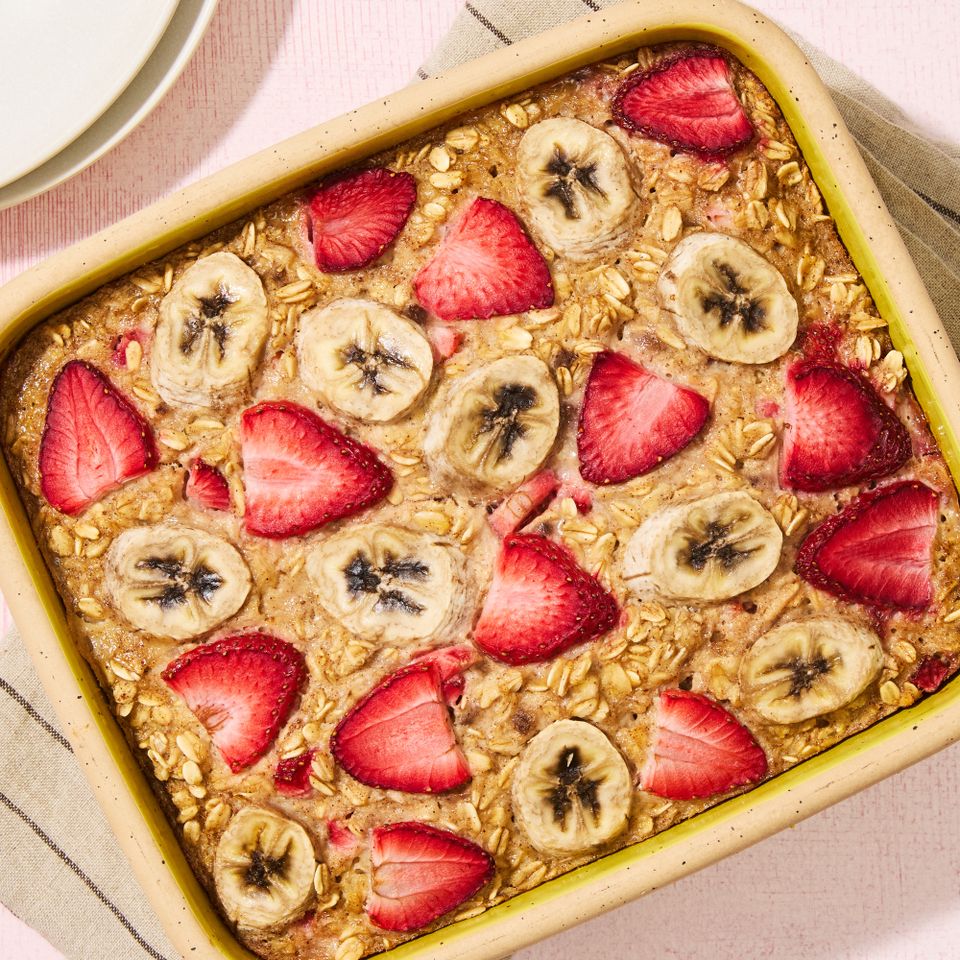 Recipe image of Strawberry Banana Baked Oats Credit: Photographer: Alex Huang.