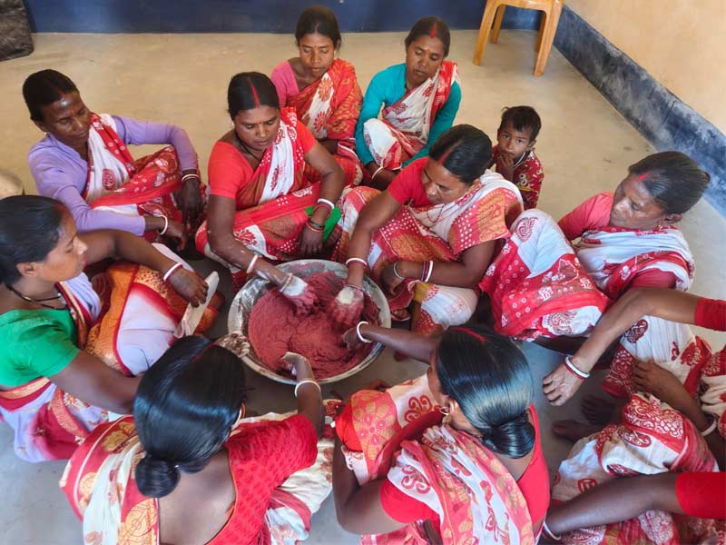 Holi 2026: The women of that village are now self-reliant by making Abir