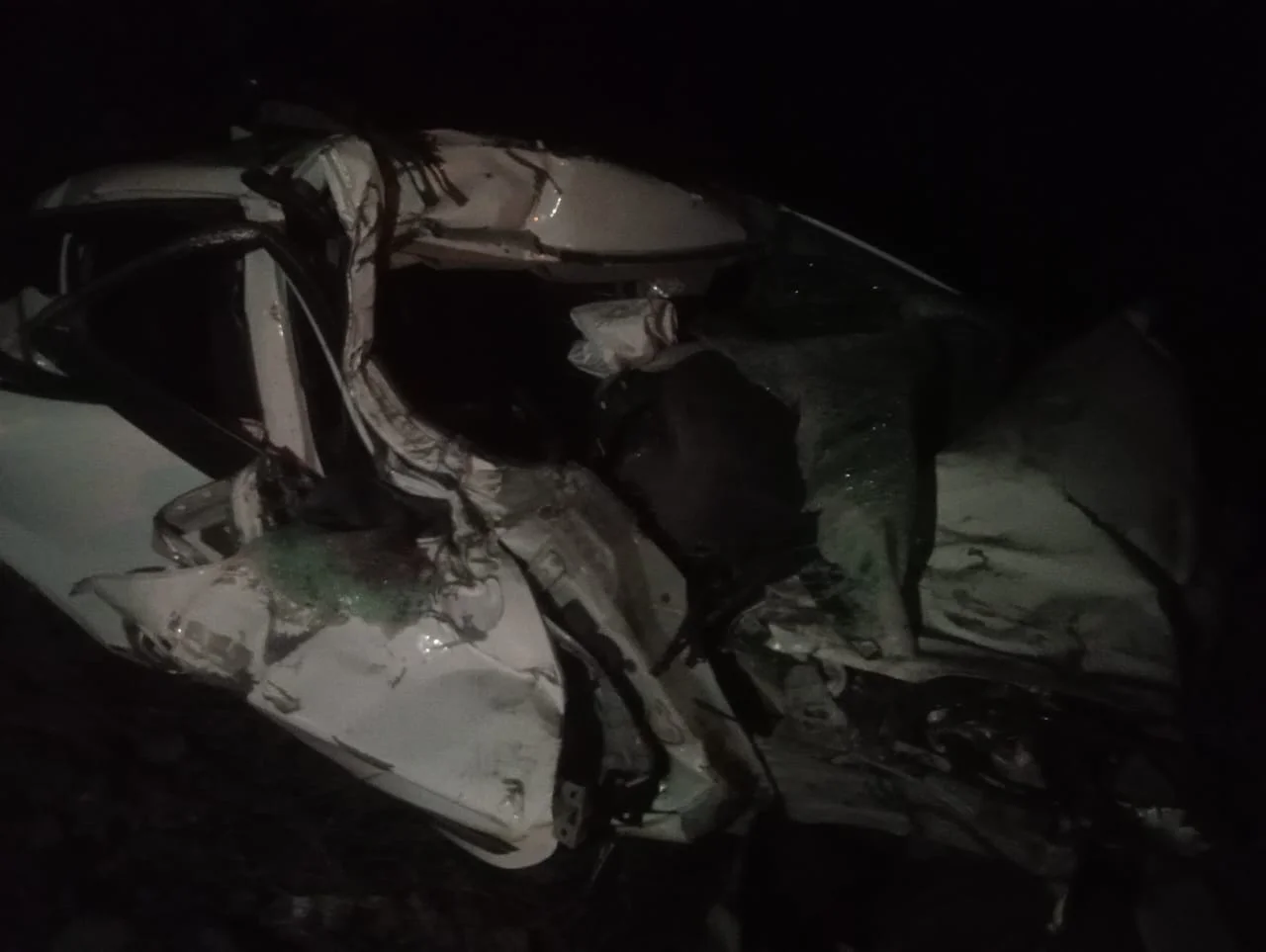 Major accident on Latehar-Lohardaga road, truck tire burst and overturned on car, LIC agent died, wife and child injured 8 WhatsApp Image 2026 02 20 at 9.31.14 PM