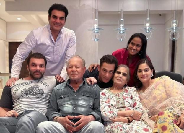 Salman Khan, Arbaaz Khan, Arpita Khan, Salma Khan, Salim Khan, Sohail Khan, Alvira Agnihotri