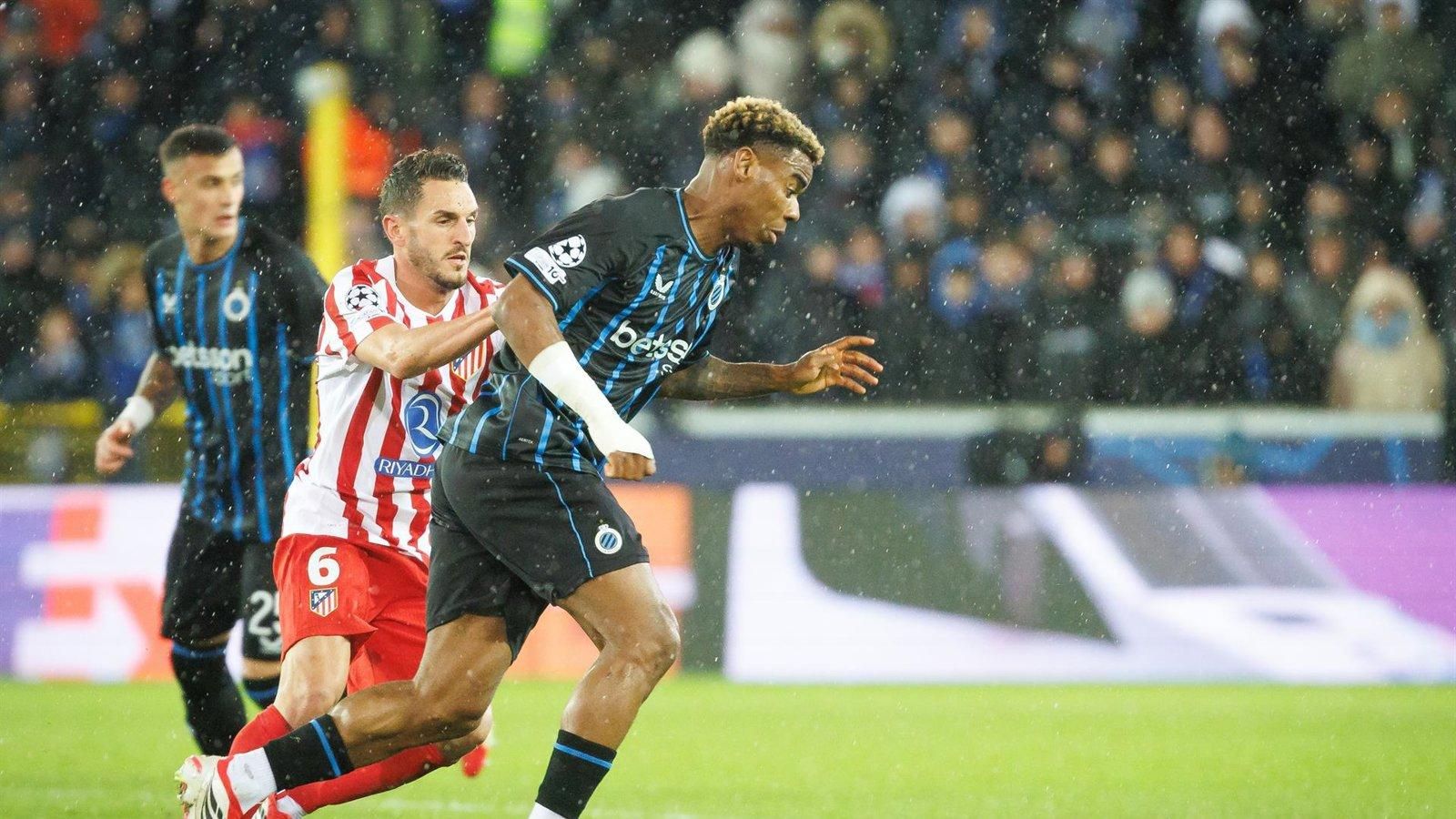 Koke competing for the ball in Brugge.