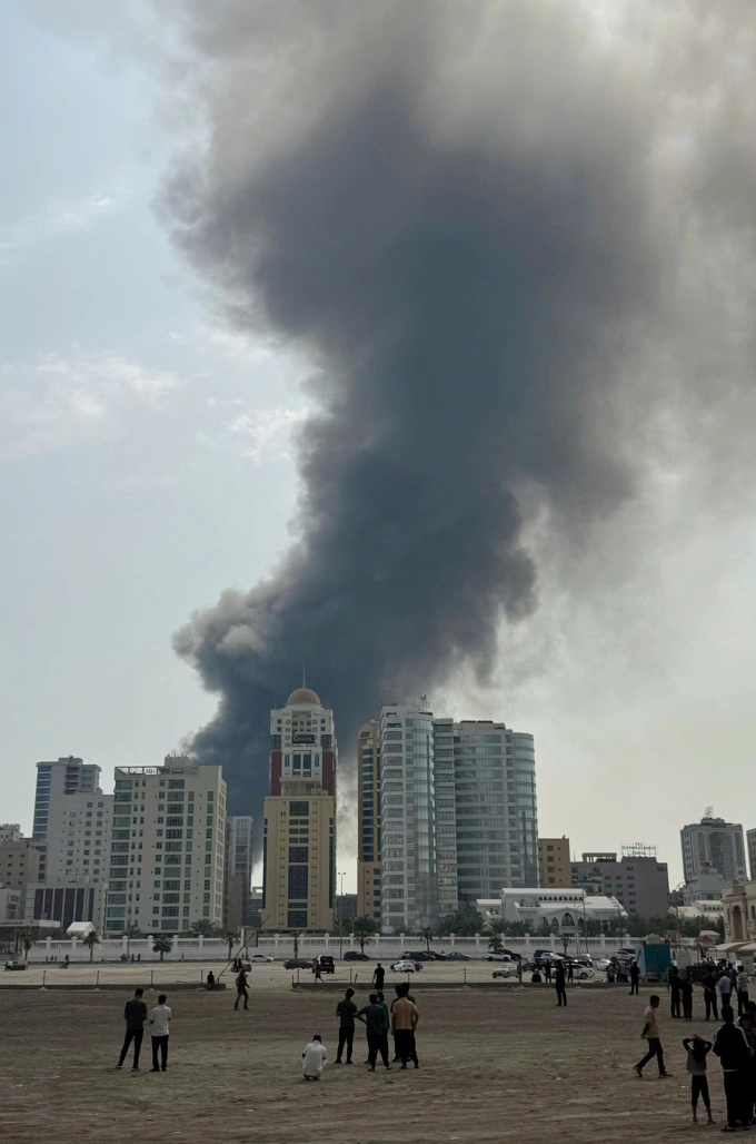 Missiles fired at the US 5th Fleet at Jufffair, Bahrain, noon on February 28. Photo: Nguyen Ba Thai