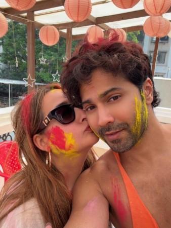Katrina Kaif–Vicky Kaushal, Ranbir Kapoor, Soha Ali Khan, Javed Akhtar- Shabana Azmi: B- Town dances, drinks, celebrates Holi with joy