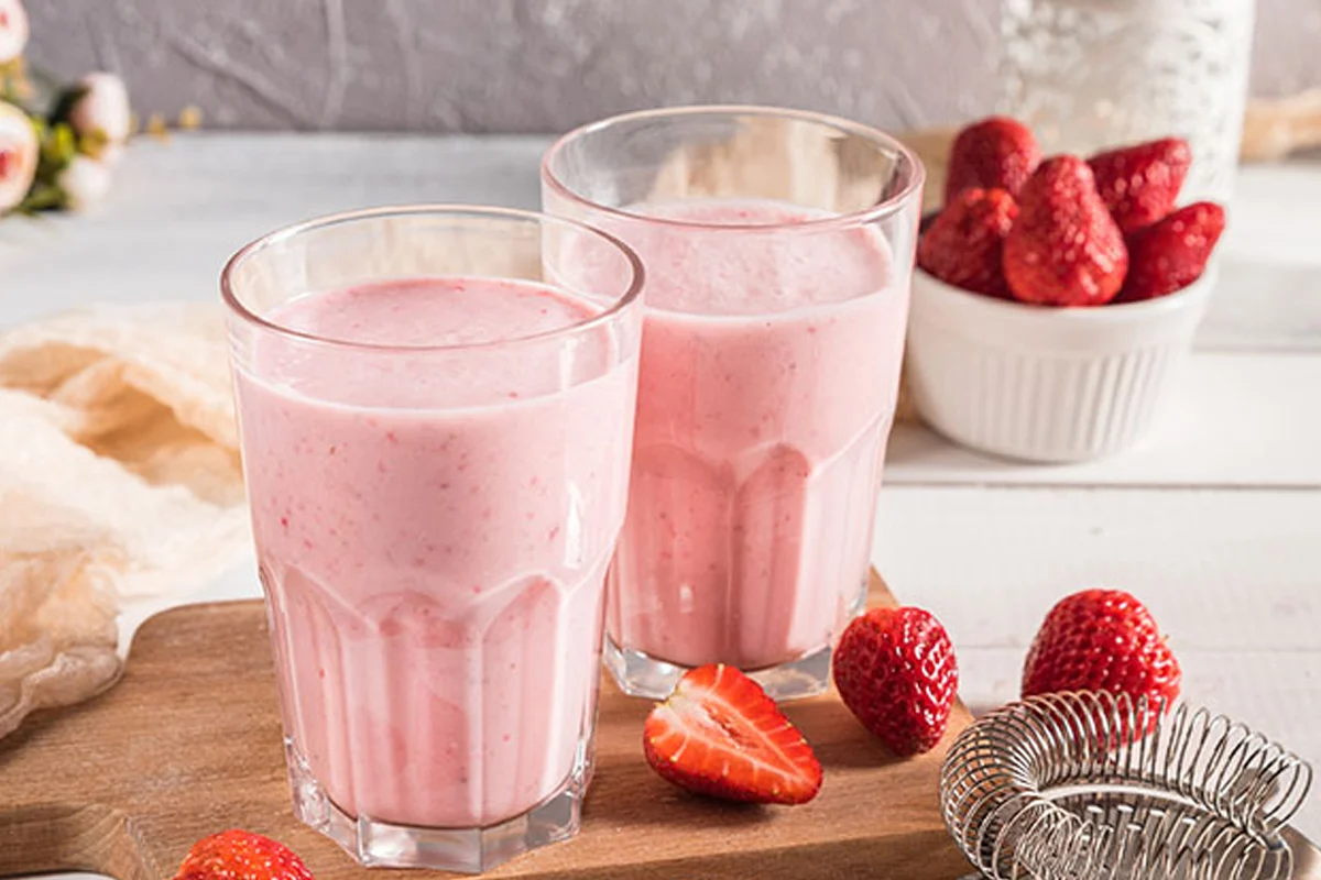 strawberry yogurt smoothie