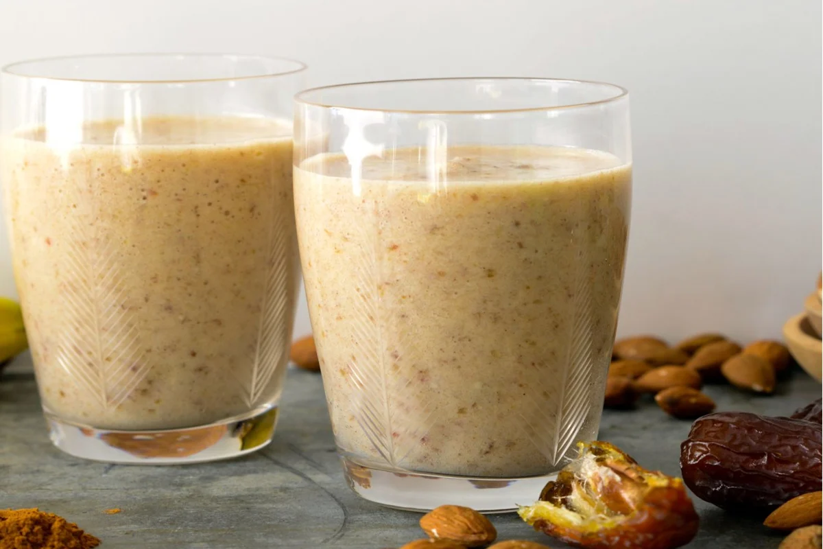 almond and dates smoothie