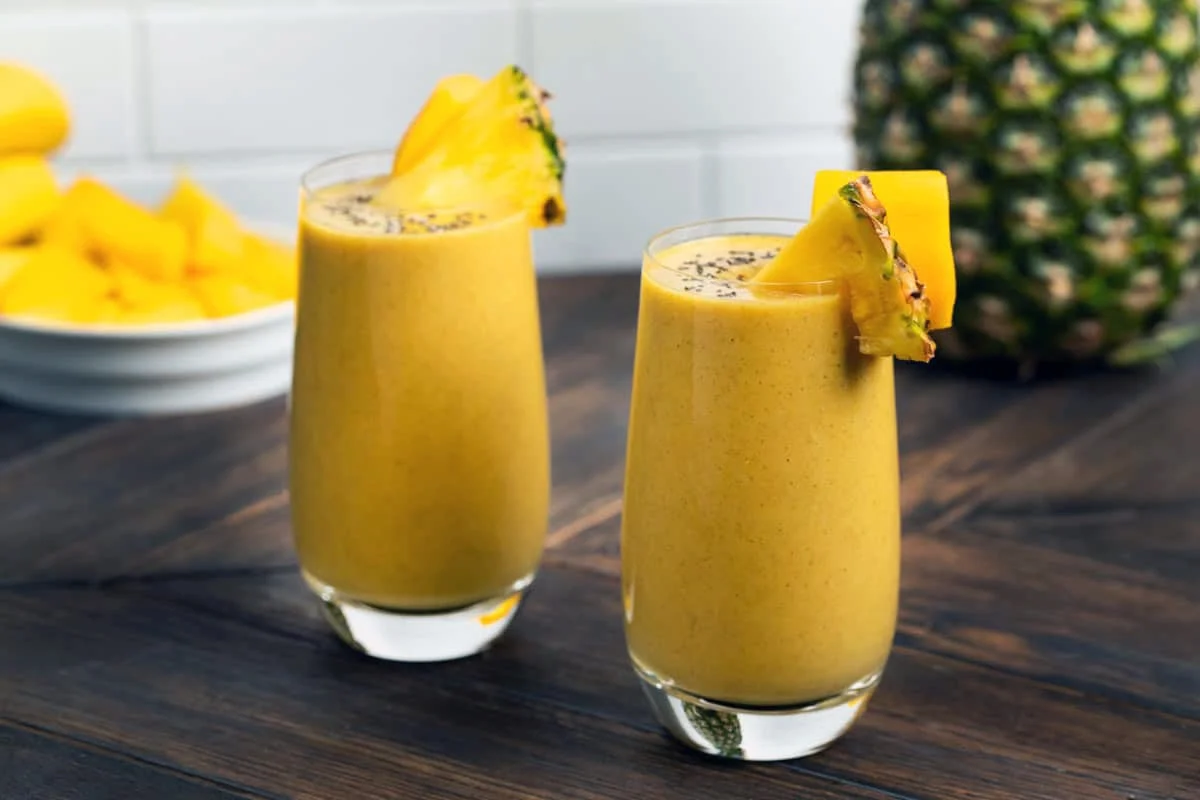 coconut pineapple smoothie