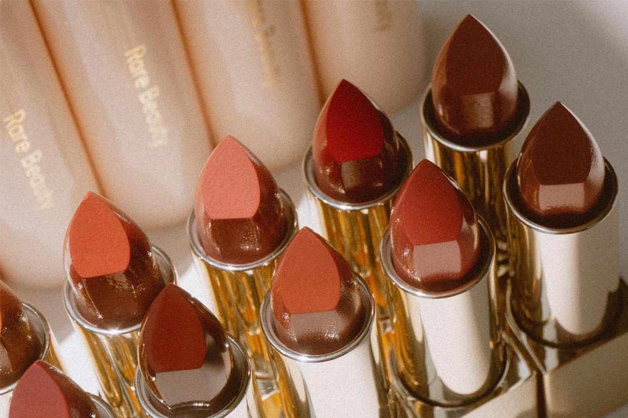 Fashion Tips: Be sure to check if the lipstick has expired.