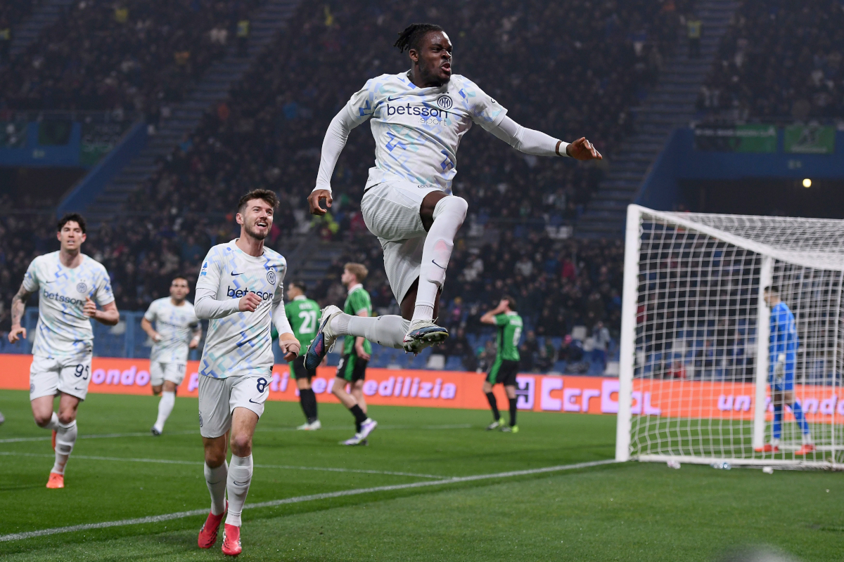 SASSUOLO, ITALY - FEBRUARY 08: Yann Bisseck of FC Internazionale celebrates after scoring the opening goal during the Serie A match between US Sassuolo Calcio and FC Internazionale at Mapei Stadium Citta del Tricolore on February 08, 2026 in Sassuolo, Italy. (Photo by Alessandro Sabattini/Getty Images)