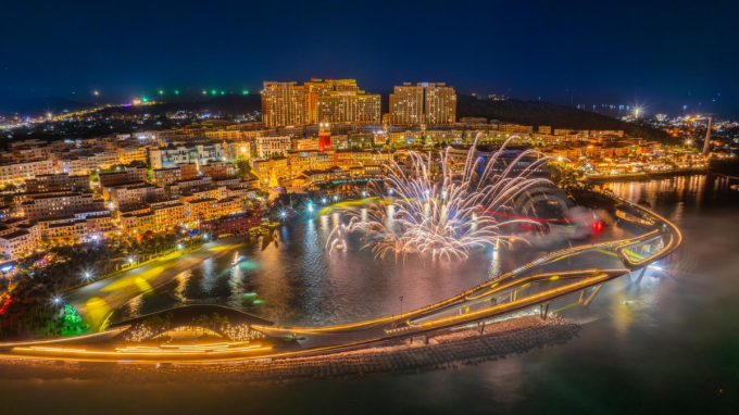 Fireworks show at Sunset Town, Phu Quoc. Photo courtesy of Sun Group