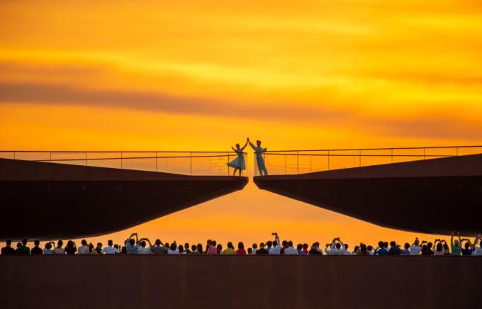 A couple perfoming on Kiss Bridge, Sunset Town. Photo courtesy of Sun Group