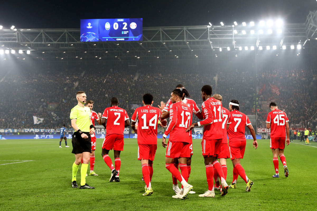 BERGAMO, ITALY - MARCH 10: Michael Olise of FC Bayern Munich celebrates scoring his team's second goal with teammates during the UEFA Champions League 2025/26 Round of 16 First Leg match between Atalanta BC and FC Bayern München at Stadio di Bergamo on March 10, 2026 in Bergamo, Italy. (Photo by Marco Luzzani/Getty Images)