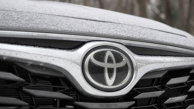 Toyota hood logo