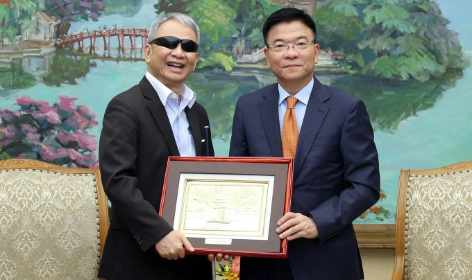 Deputy Prime Minister Le Thanh Long and Mr. Pham Duc Trung Kien at a meeting in May 2025. Photo: VGP