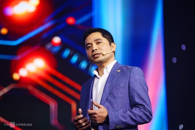 Bui Dinh Giap, FPT Corporation, shares the inspiration driving Made by FPT product lines to continue breaking through. Photo by Read