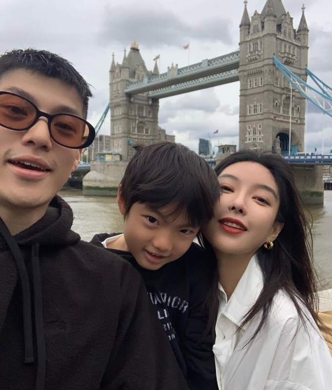 In 2017, Vickybabyswl gave birth to her first son named Jacob, marking the transition from the image of a famous rich kid on social networks to the role of a mother.