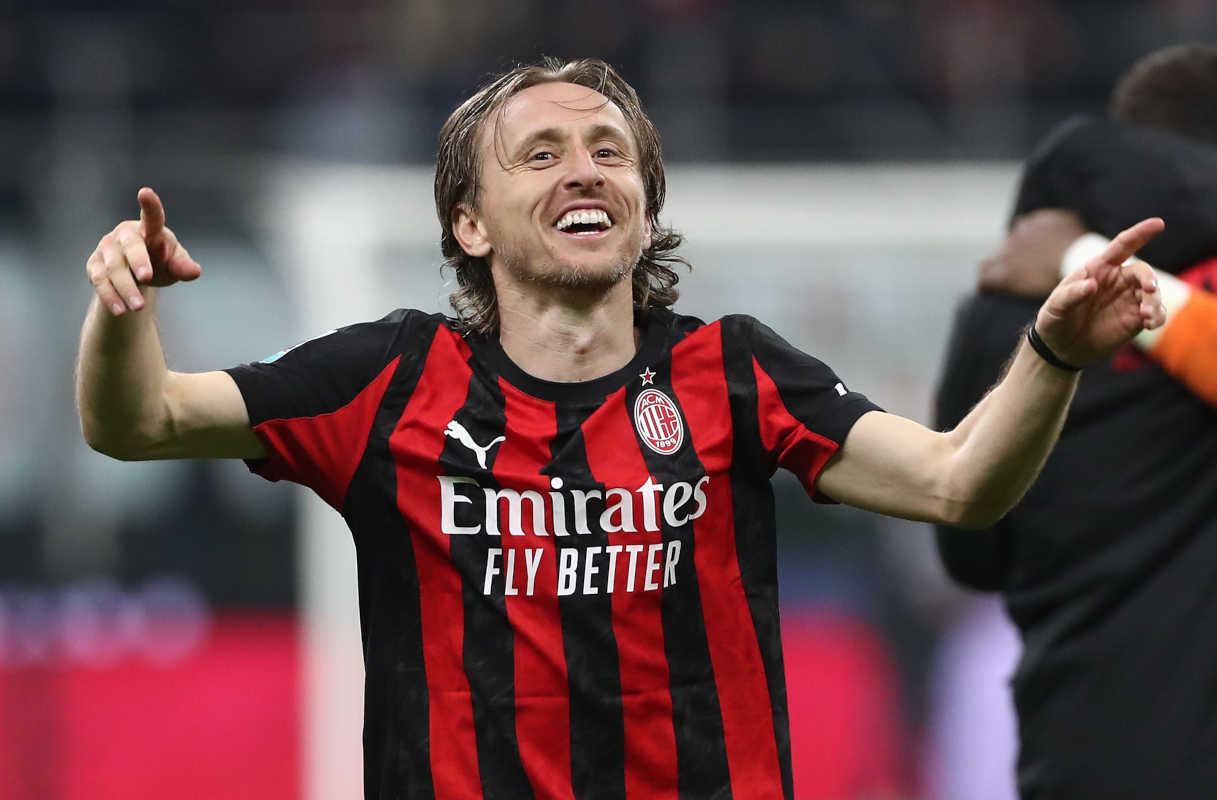 MILAN, ITALY - MARCH 08: Luka Modric of AC Milan celebrates the victory at the end of the Serie A match between AC Milan and Inter at Giuseppe Meazza Stadium on March 08, 2026 in Milan, Italy. (Photo by Marco Luzzani/Getty Images)