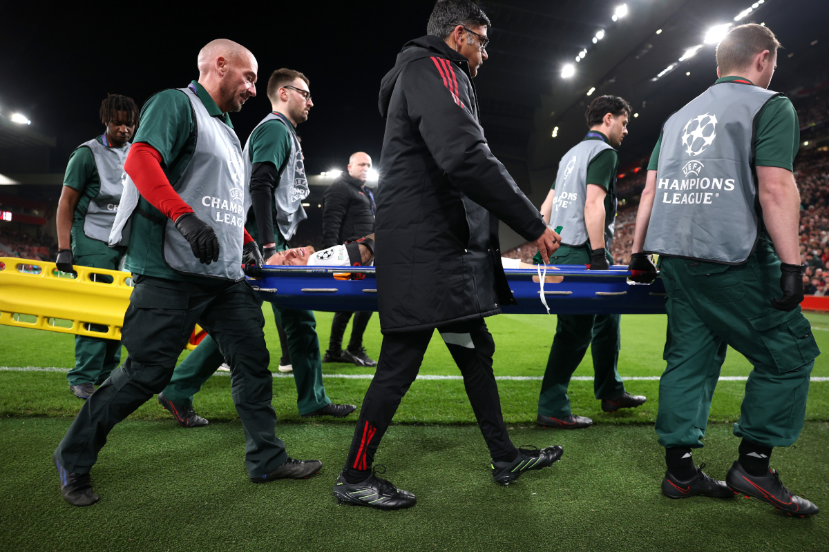 LIVERPOOL, ENGLAND - MARCH 18: Noa Lang of Galatasaray A.S. is stretchered off by medical staff after going down with an injury to his thumb during the UEFA Champions League 2025/26 Round of 16 Second Leg match between Liverpool FC and Galatasaray SK at Anfield on March 18, 2026 in Liverpool, England. (Photo by Carl Recine/Getty Images)