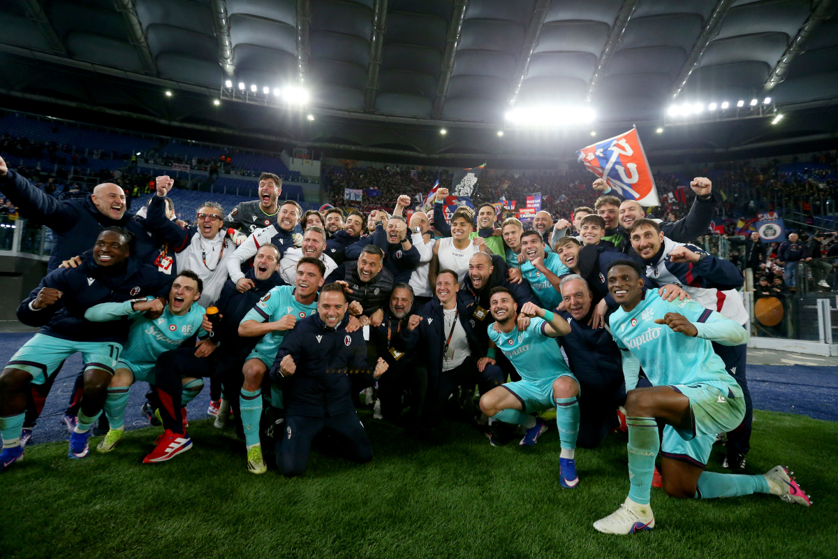 ROME, ITALY - MARCH 19: Players of Bologna pose for a photo as they celebrate after the team's victory in the UEFA Europa League 2025/26 Round of 16 Second Leg match between AS Roma and Bologna FC 1909 at Stadio Olimpico on March 19, 2026 in Rome, Italy. (Photo by Paolo Bruno/Getty Images)