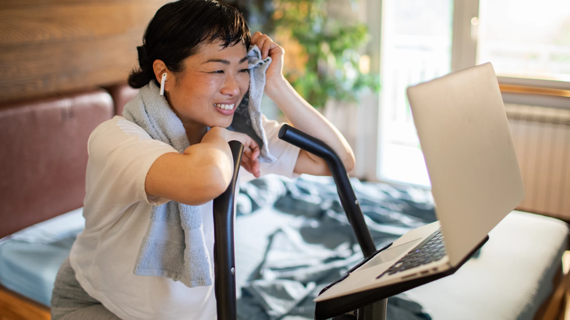 sweaty woman not showering immediately after working out