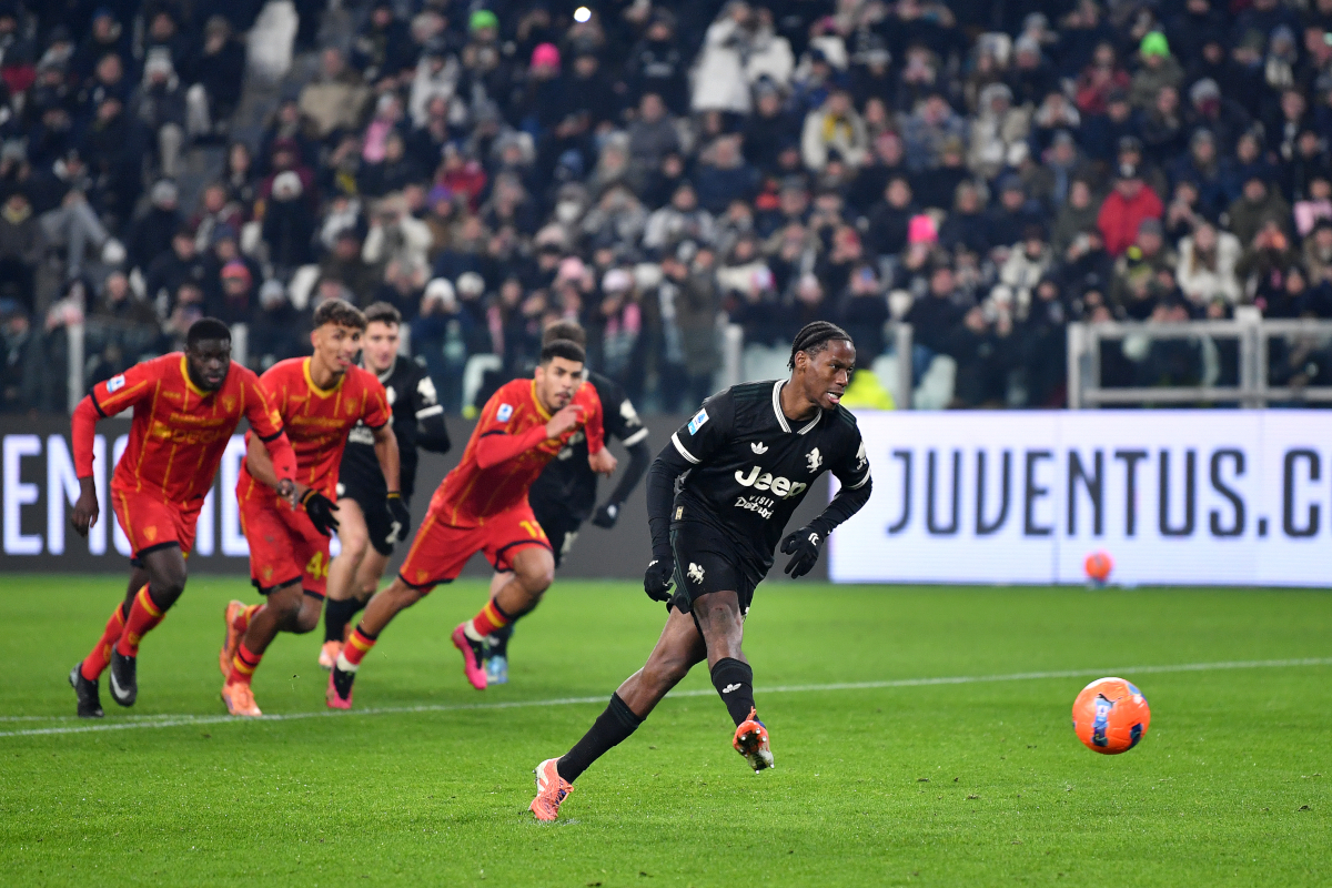 TURIN, ITALY - JANUARY 03: Jonathan David of Juventus misses a penalty attempt during the Serie A match between Juventus FC and US Lecce at on January 03, 2026 in Turin, Italy. (Photo by Valerio Pennicino/Getty Images)