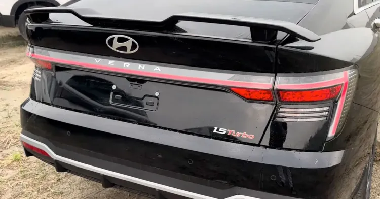 hyundai verna hx10 rear