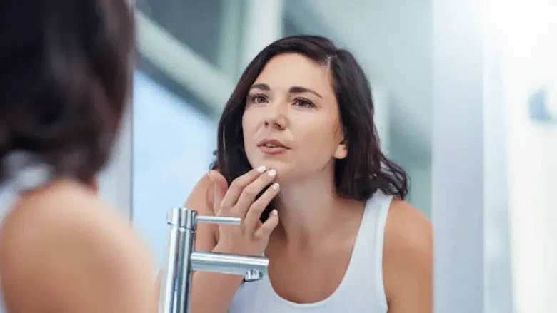 Adopt these effective remedies for adult acne