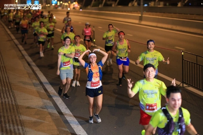 Athena Hoerl (bib number 80430) forms a heart shape while running on Ba Son Bridge. Photo courtesy of Read Marathon