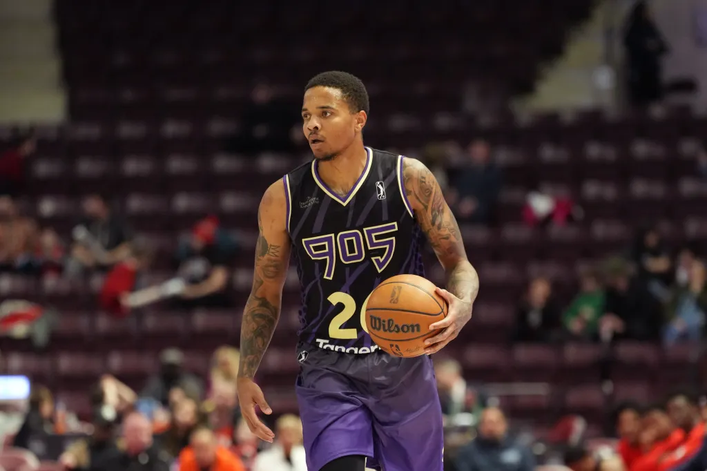 Markelle Fultz #26 of the Raptors 905 dribbles the ball.