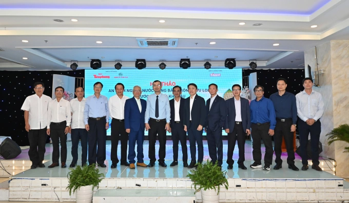 The delegates taking photo after the event. Photo courtesy of Keppel