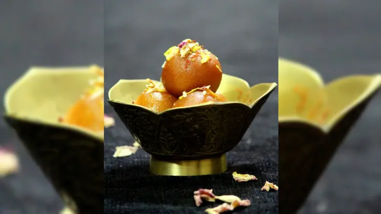 Gulab Jamunin beautiful bowl