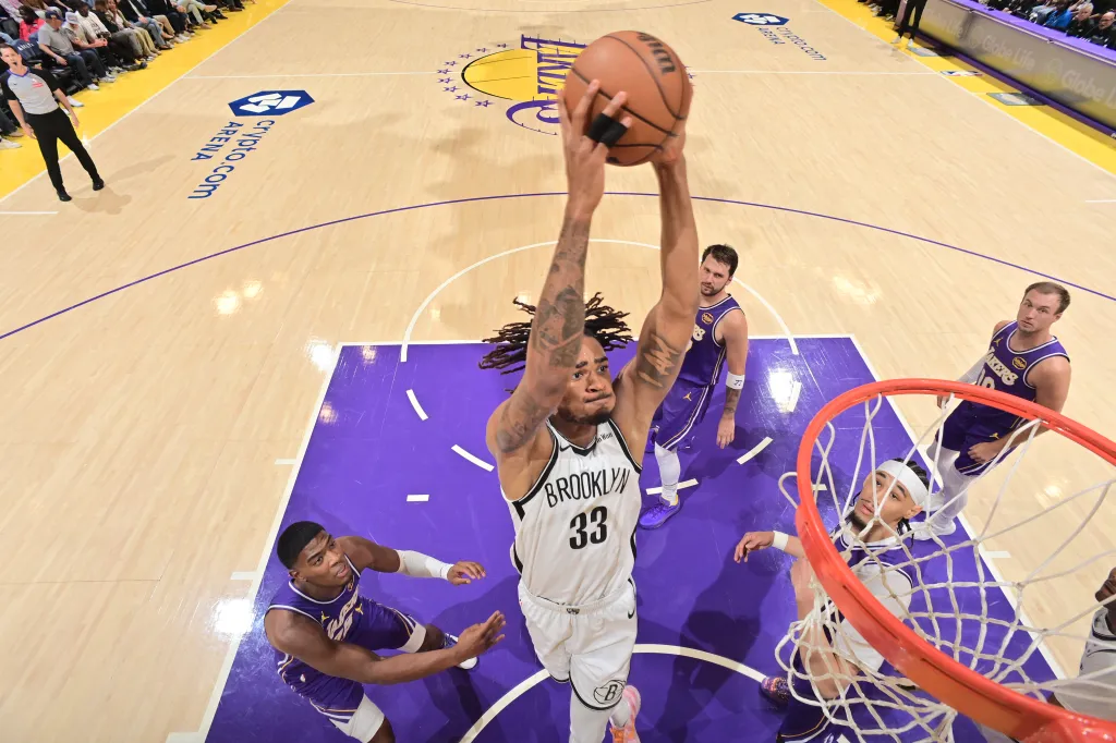 Nic Claxton, who scored 16 points, slams home a dunk during the Nets' road loss to the Lakers.