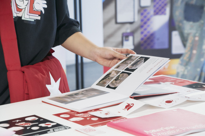Students checking portfolio. Photo courtesy of BUV