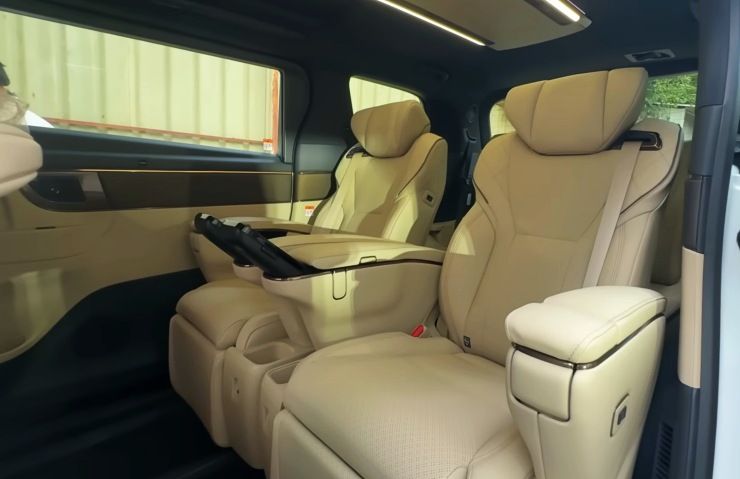 toyota-vellfire-interior
