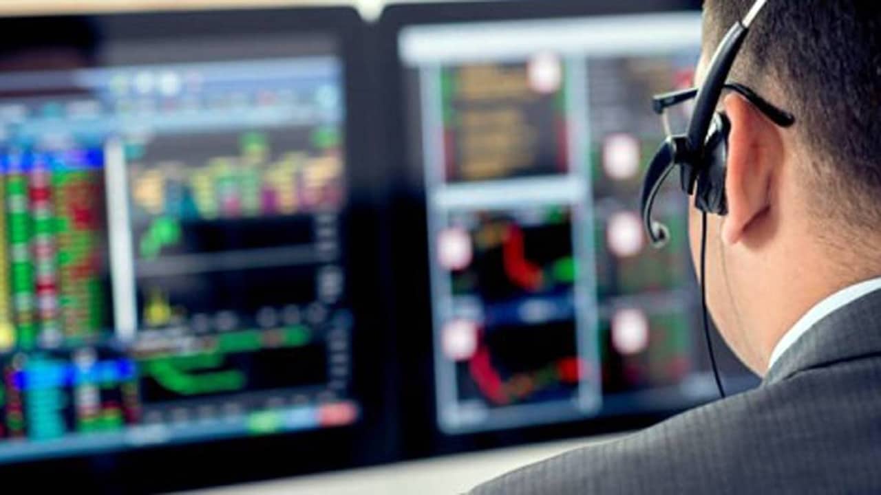 FIIs dump Rs 1 lakh crore of shares in 33 days; Know why they're exiting  and when they will return - BusinessToday