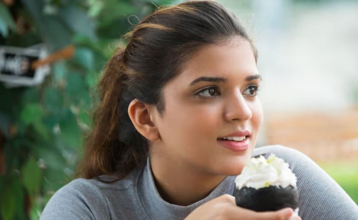 High sugar consumption contributes to glycation, which damages existing collagen fibres, making them stiff and less functional. Photo: Freepik