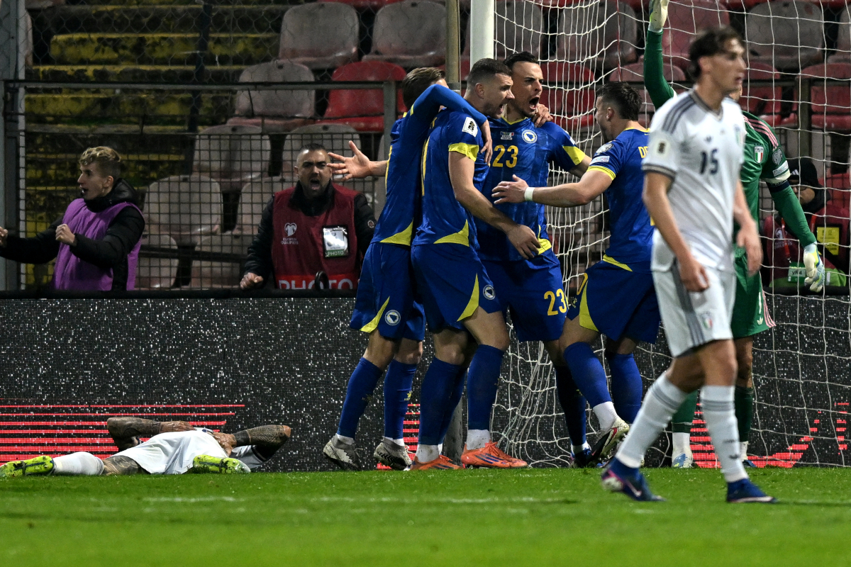 ZENICA, BOSNIA AND HERZEGOVINA - MARCH 31: Haris Tabakovic of Bosnia and Herzegovina celebrates with his teammates after scoring his team's equalizing goal during the FIFA World Cup 2026 European Qualifiers KO play-offs match between Bosnia & Herzegovina and Italy at Stadion Bilino Polje on March 31, 2026 in Zenica, Bosnia and Herzegovina. (Photo by Getty Images/Getty Images)