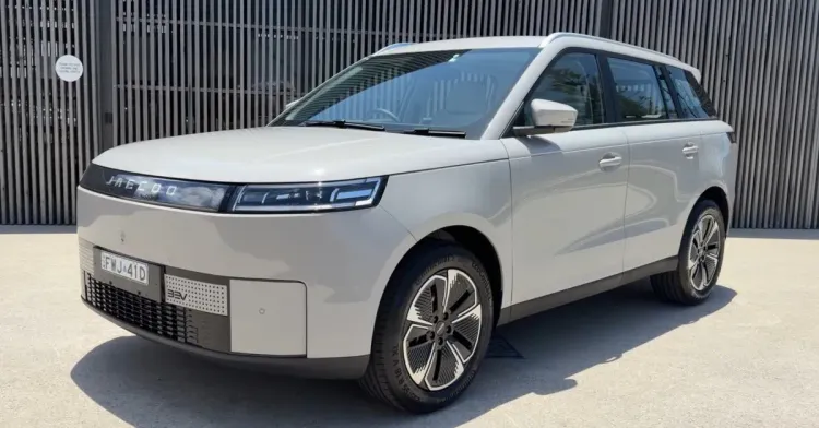 jaecoo-j5-ev-front-left